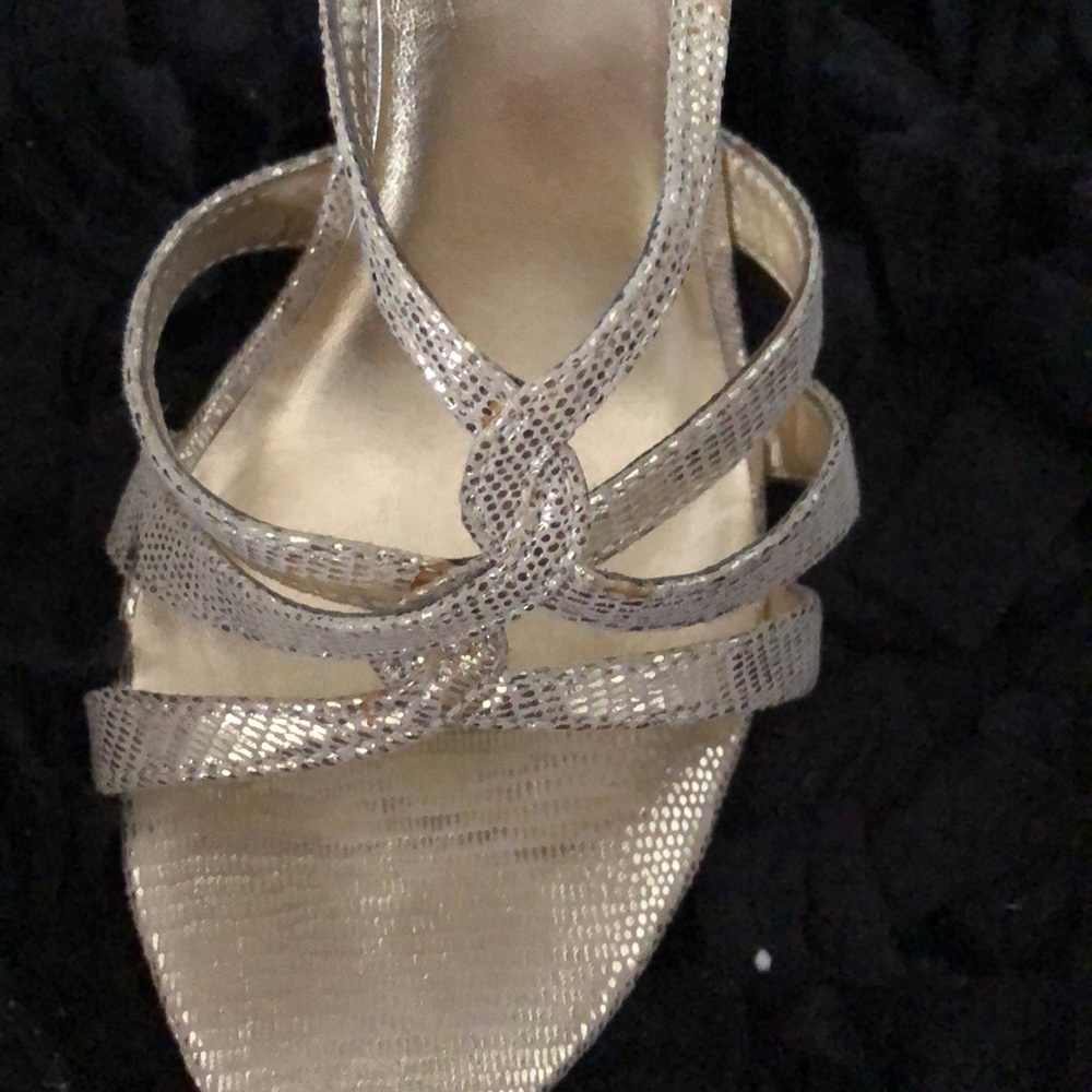 2FOR15✅ Gold strappy formal heels - Picture 3 of 3